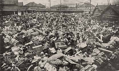 Image: Osaka Mainichi Shimbunsha, “Evacuees in front of Ueno Station”, 1923.